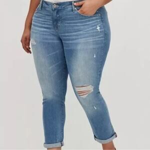 Torrid 20R Distressed Vintage Stretch Boyfriend Straight Leg Jeans